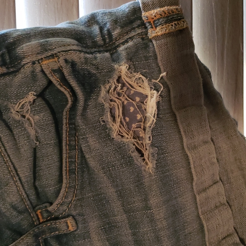 Hollister size 1 short shorts - Picture 3 of 5
